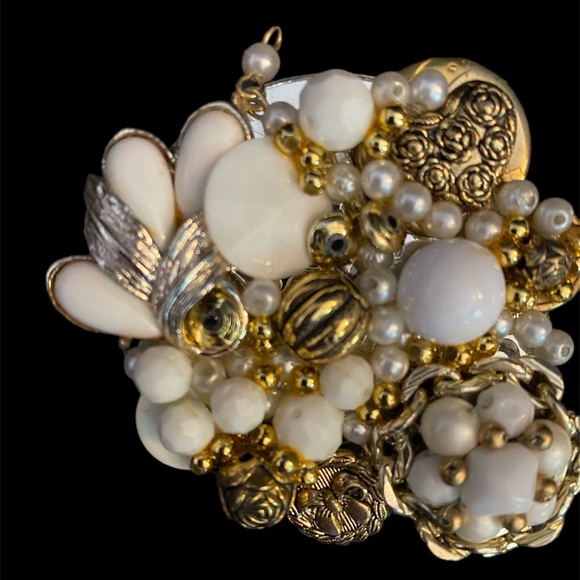 Handmade Upcycled Brooch Artisan Repurposed Vintage Jewelry Pin White (Broach) - Picture 3 of 4